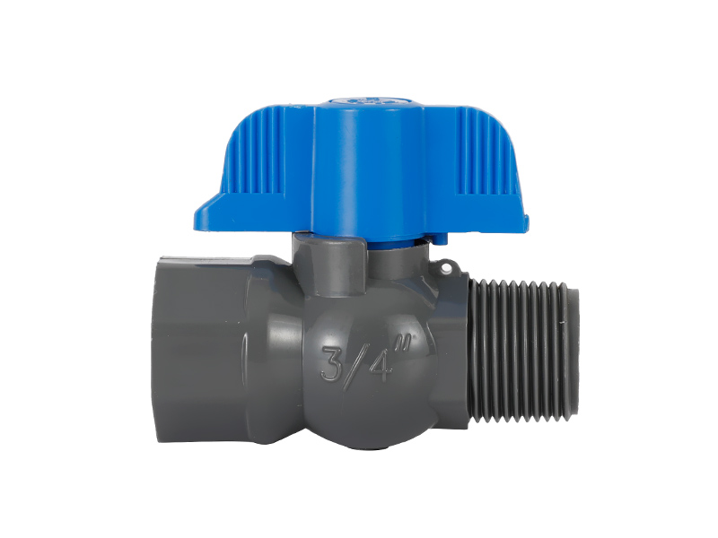 How does the male ball valve design enable smooth and effortless on/off operation?